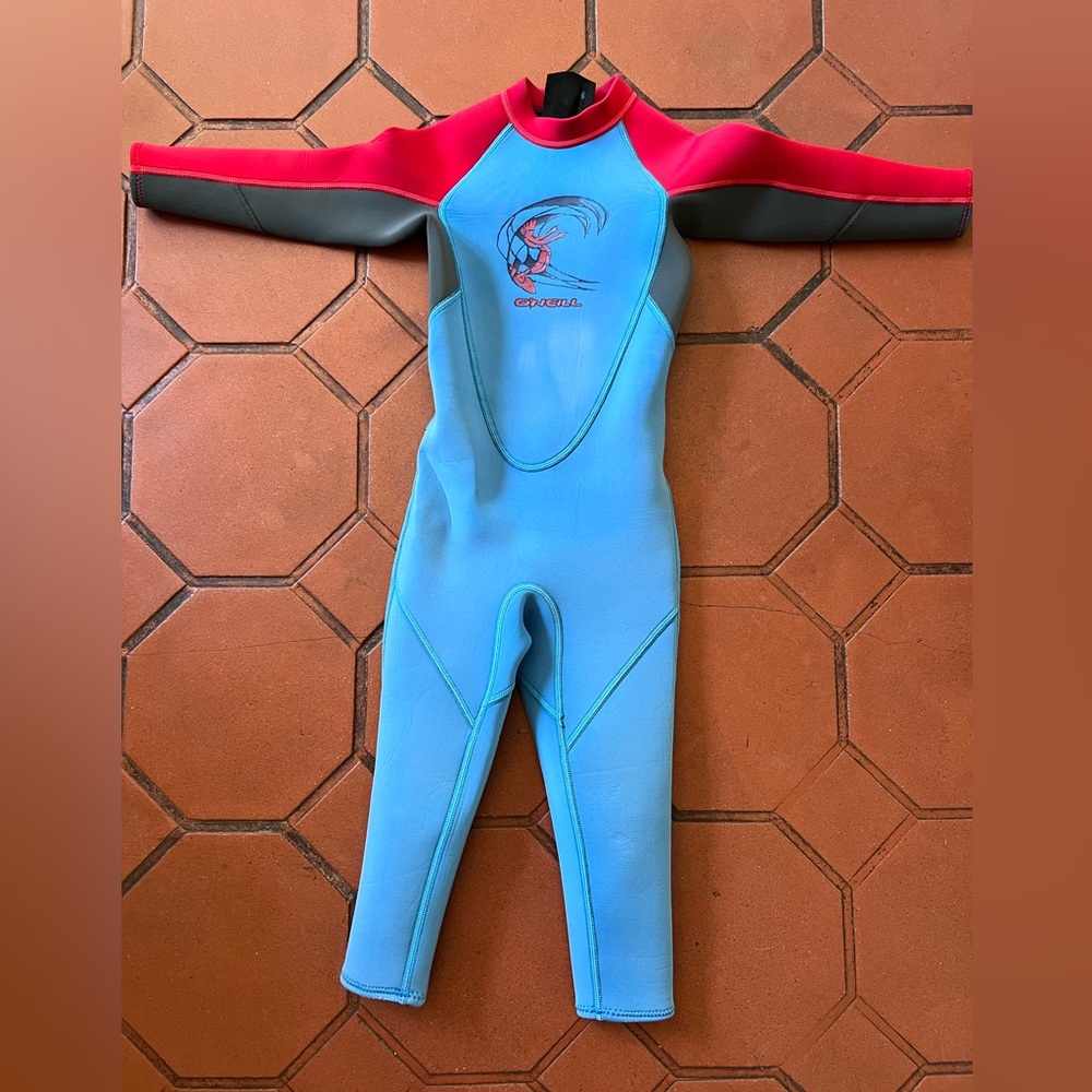 O’Neil toddler reactor-2 2mm age 3, back zip full wetsuit. Barely worn